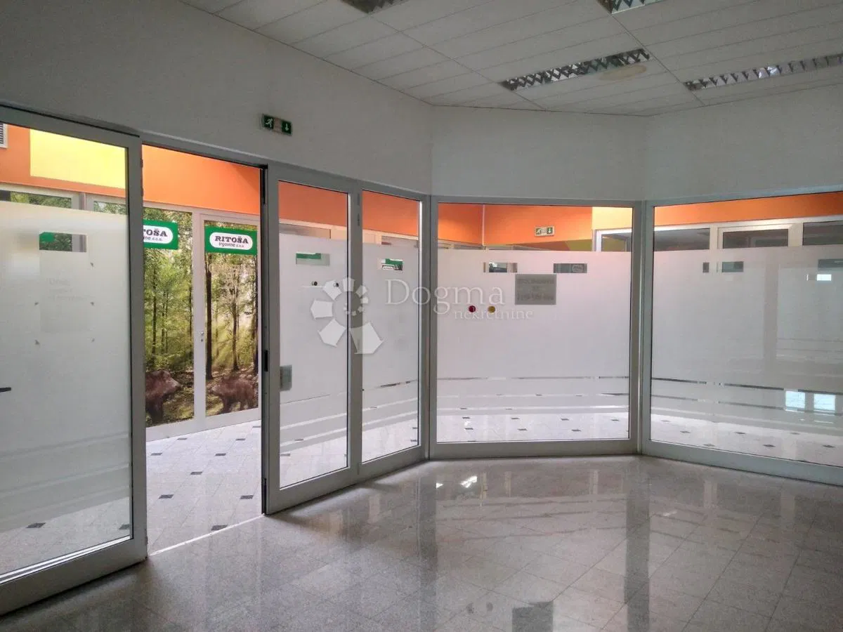 Kereskedelmi Viškovo, 25m2
