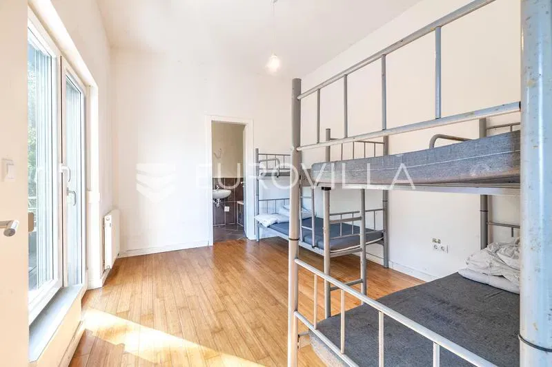 Zagreb, Gornje Vrapče - Spacious 450 m² House for Accommodation of up to 40 Workers, Parking for Mul – 3