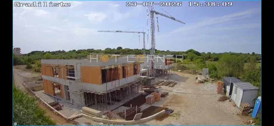 Štinjan, top lokacija iznad Hidrobaze, prizemni 2SS stan s vrtom