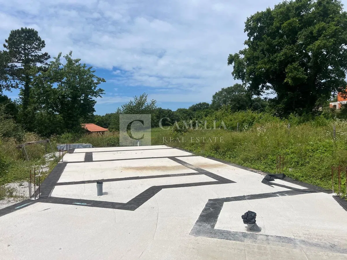 Istra Tinjan građevinsko zemljište započeta građa
