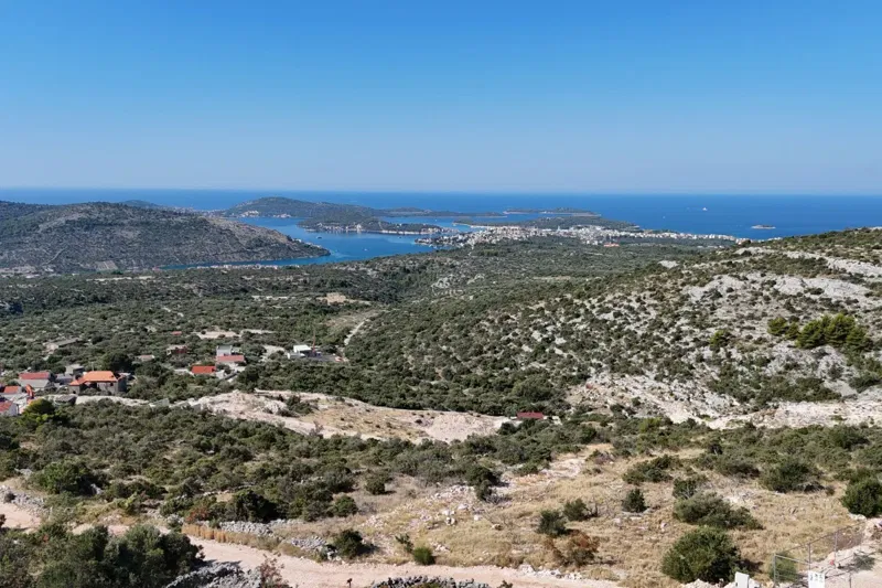 Građevinsko zemljište s panoramskim pogledom na more