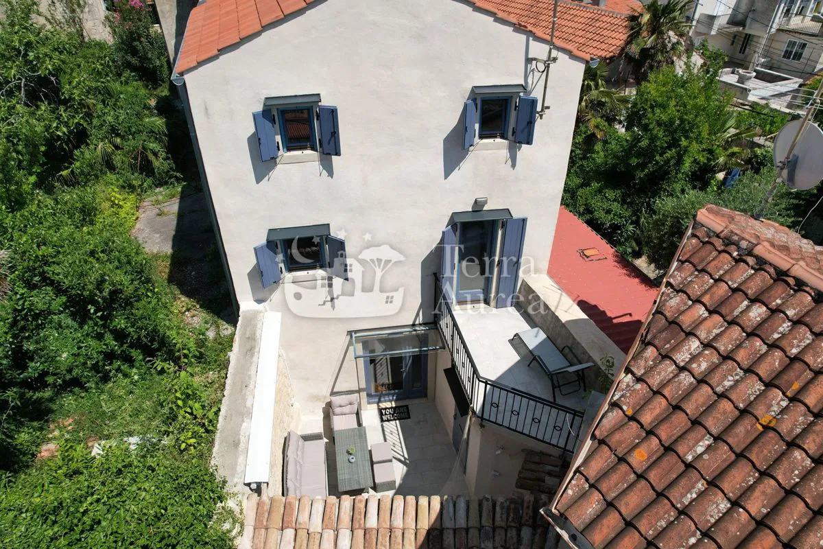 Renovirana kuća u nizu 200 m od mora, grad Krk