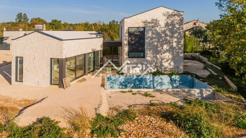 Poreč, modern Villa mit Pool 5 km vom Meer entfernt! Neubau!