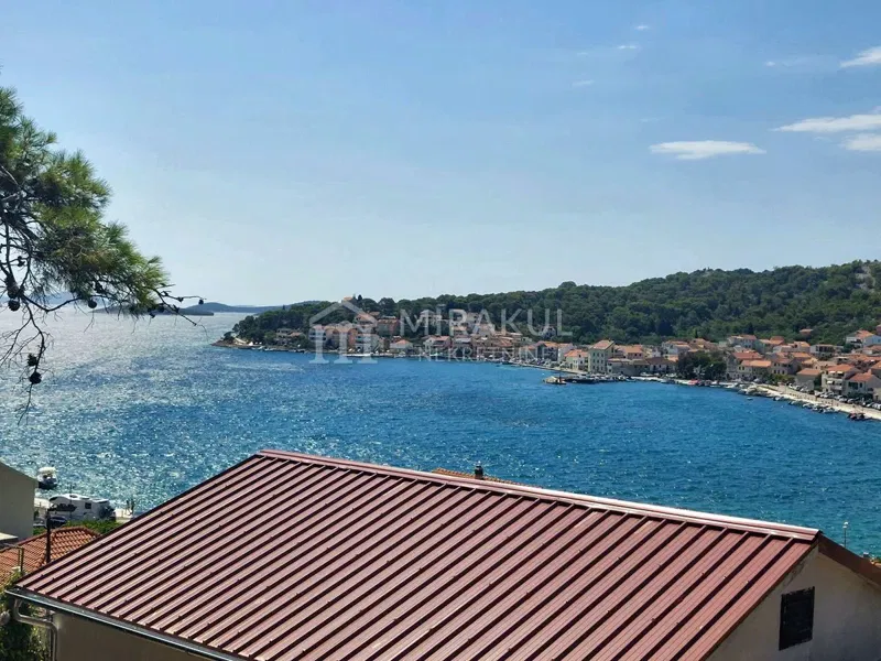 Ingatlan Tisno, Tenger közeli ház szép udvarral és kilátással a tengere