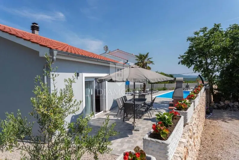 KRK, DINTORNI DI VRBNIK – CASA A PIANO UNICO CON PISCINA – 2