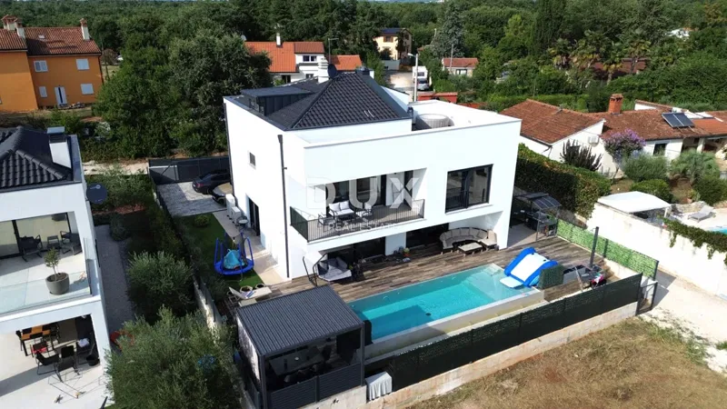 Poreč, Kosinožići, négy hálószobás villa, 245 m2, medencével – 2