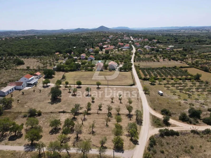 Zemljište od 1000 m2 na izuzetnoj lokaciji u Tinju