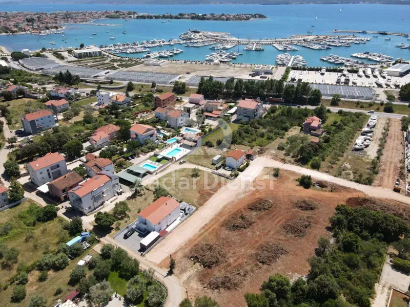 Zemljište od 469m2 na izvrsnoj lokaciji u Sukošanu