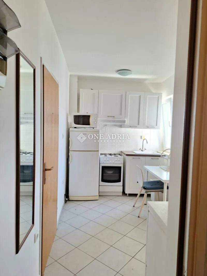 UREĐEN APARTMAN SAMO 150m OD MORA! – 3