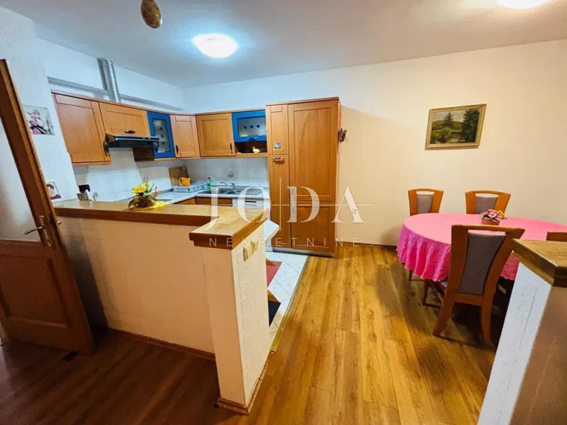 Kastav, 3 camere da letto + soggiorno con giardino – 3