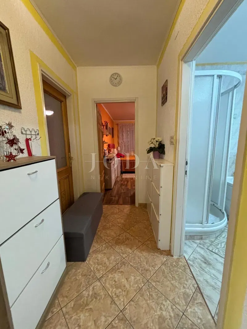 Kastav, 2 camere da letto + soggiorno con giardino – 3