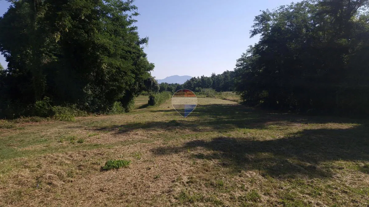 Istra, Žminj - zemljište s pogledom na Učku i vinograd