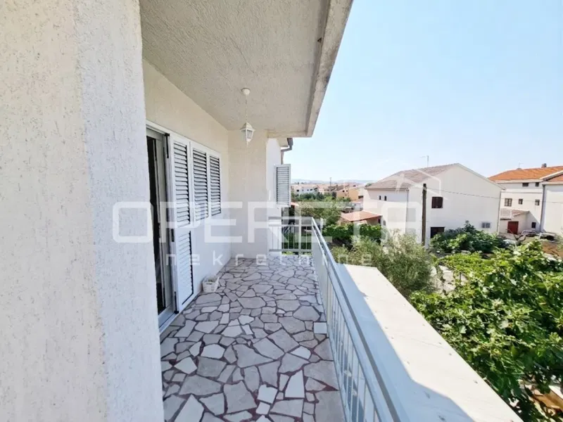 Casa con 2 appartamenti e giardino, 120m dal mare - Brodarica - Sebenico – 3