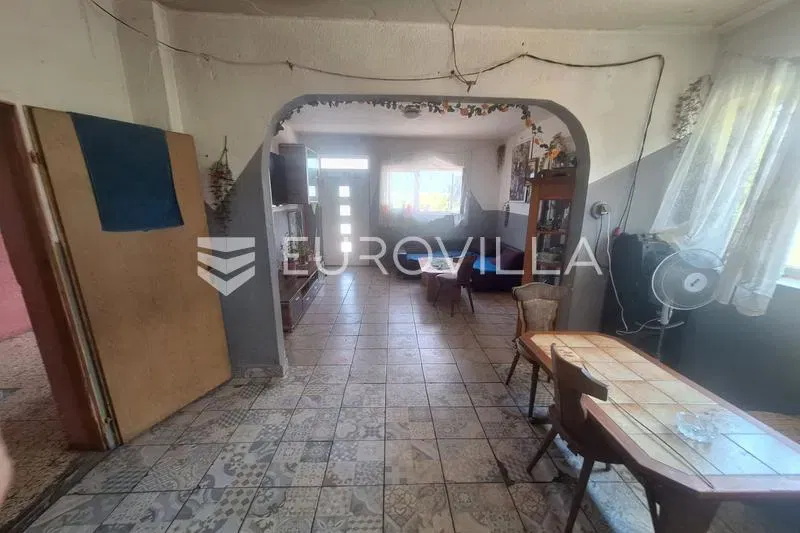 Plaški, house 320 m², energy-efficiently renovated, quiet location – 2