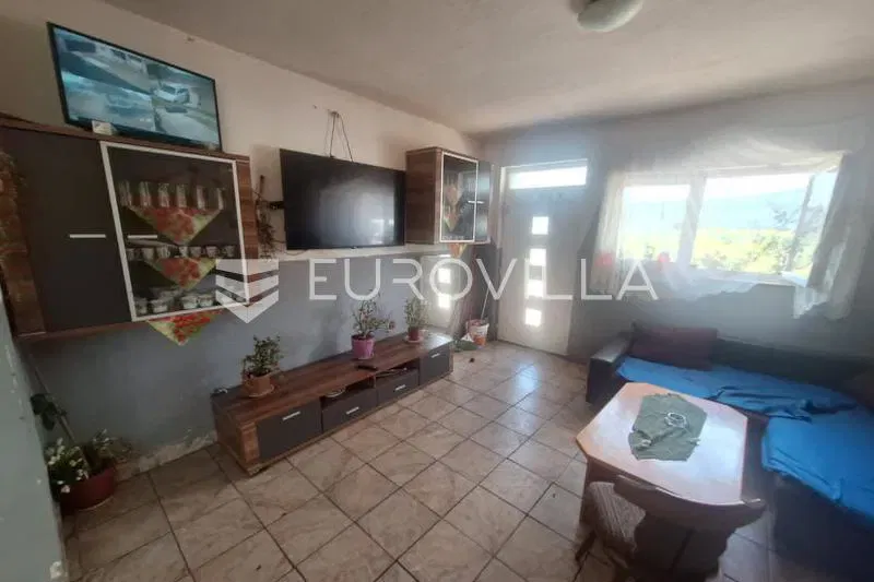 Plaški, house 320 m², energy-efficiently renovated, quiet location – 3