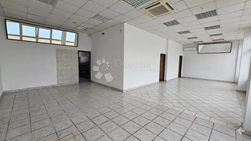 Kereskedelmi Červar-Porat, Poreč, 120m2
