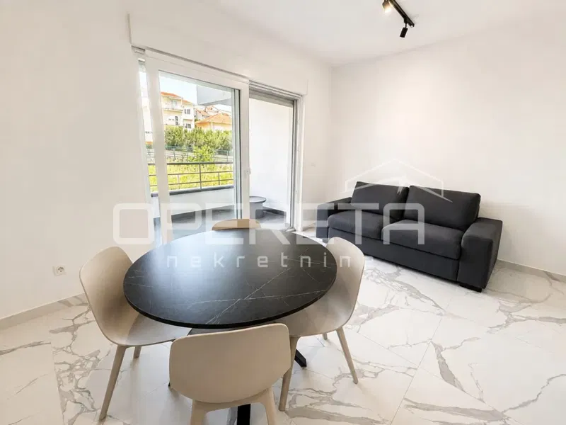 Poslovni prostor 33,94 m² s parkingom – Seget Donji