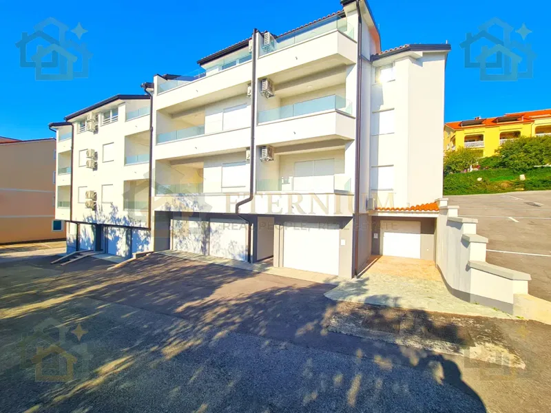 TERZA FILA DAL MARE, BELLA VISTA, PARCHEGGIO – 3