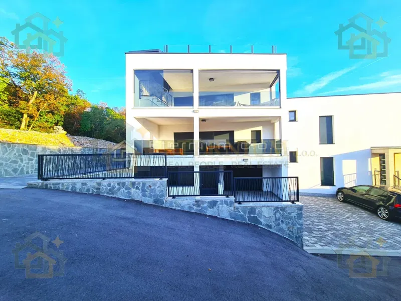 PREDIVNI PENTHOUSE SA GARAŽOM I ZASEBNIM APARTMANOM
