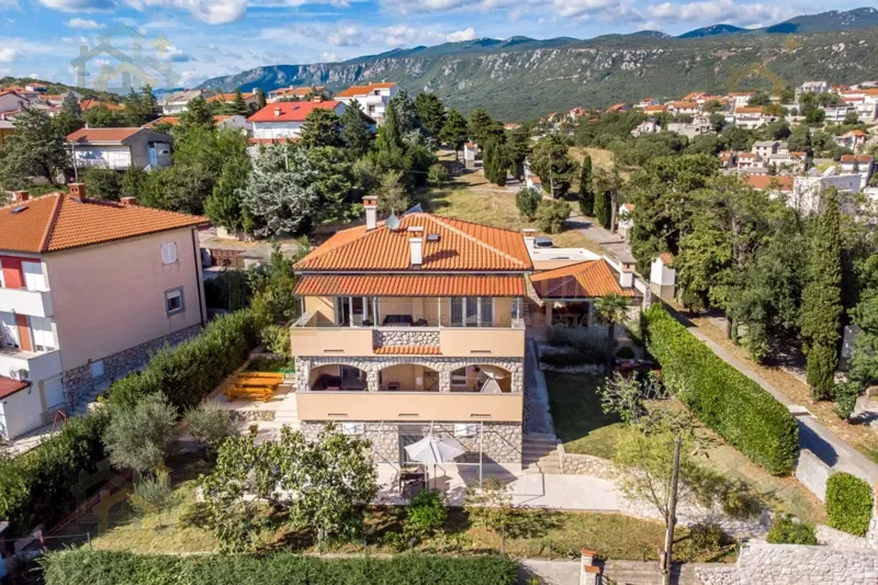 DVIJE ETAŽE NADOMAK MORA