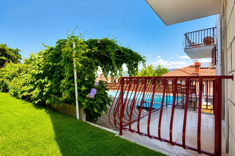 house-of-app460-m2-with-a-pool-and-sea-view-9-renting-units-attractive-location-in-lapad – 3