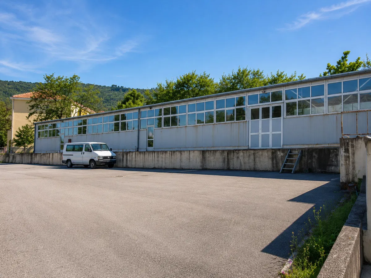 poslovni-prostor-814-m2-uredan-kolni-pristup-dubrovnik-okolica