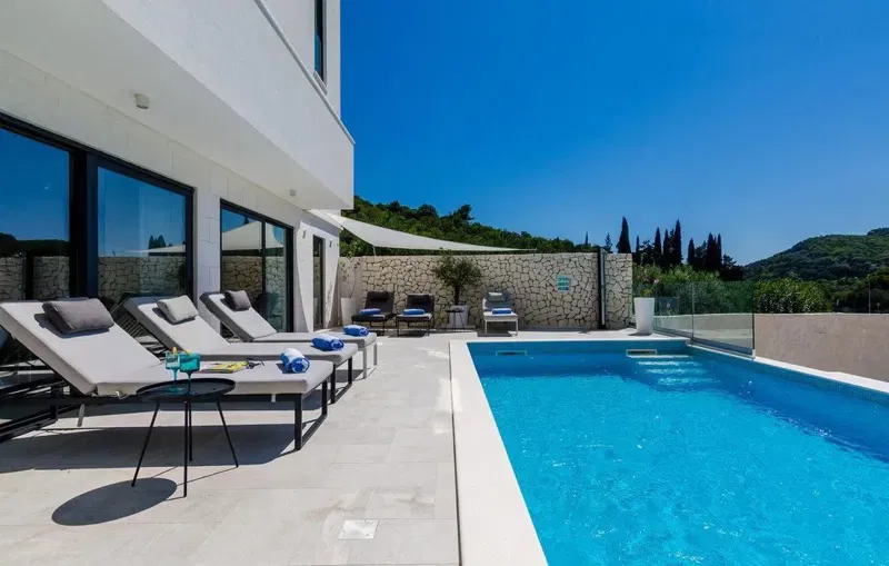 luxury-villa-with-pool-near-the-beach-beautiful-sea-view-dubrovnik-surrounding – 2
