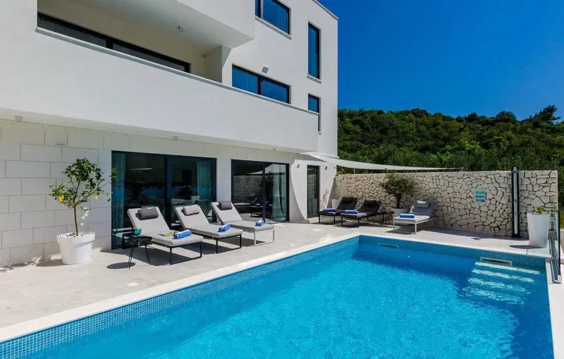 luxury-villa-with-pool-near-the-beach-beautiful-sea-view-dubrovnik-surrounding – 3