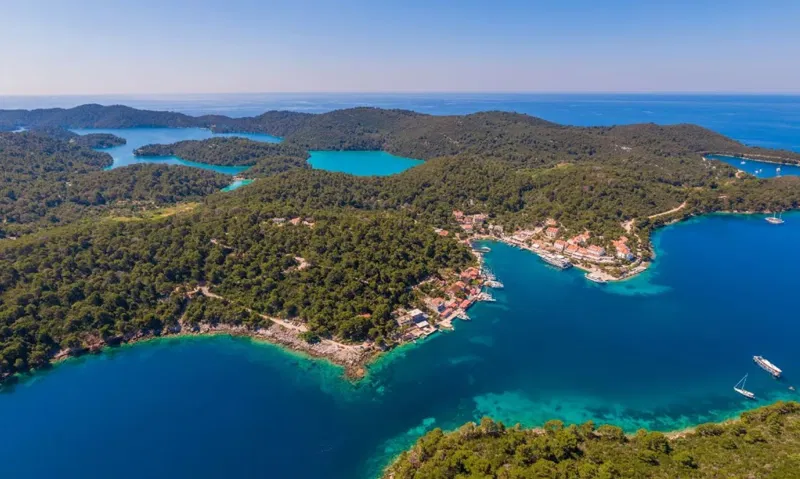 rijetkost-gradevinsko-zemljiste-cca-400-m2-ekskluzivna-pozicija-1-red-uz-more-dubrovnik-otoci-mljet