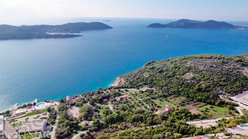 atraktivno-gradevinsko-zemljiste-cca-1-200-m2-panoramski-pogled-na-more-i-otoke-dubrovnik-okolica
