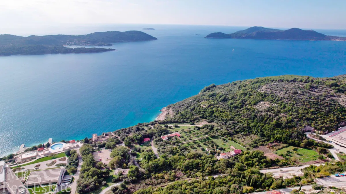 atraktivno-gradevinsko-zemljiste-cca-1-200-m2-panoramski-pogled-na-more-i-otoke-dubrovnik-okolica