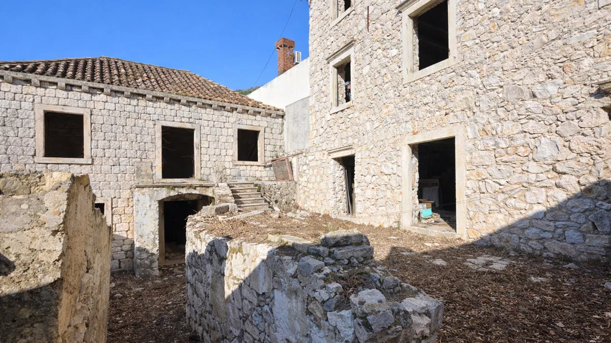 tradicionalna-kamena-kuca-iz-19-st-s-pogledom-na-more-atraktivna-lokacija-nadomak-dubrovnika