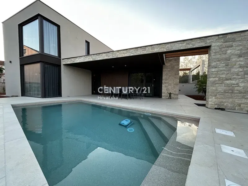 NOVIGRAD, SURROUNDINGS, NEW HOUSE ONLY 1.5 KM FROM THE BEACH IN A PRIME LOCATION – 2