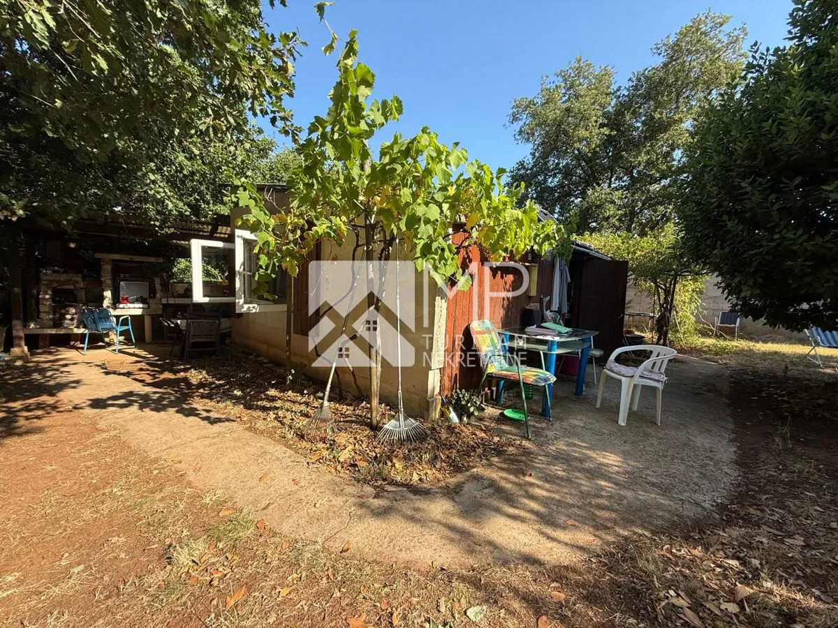 MEDULIN – KAPOVICA | 950 m² zemljišta s legaliziranim objektom 30 m²