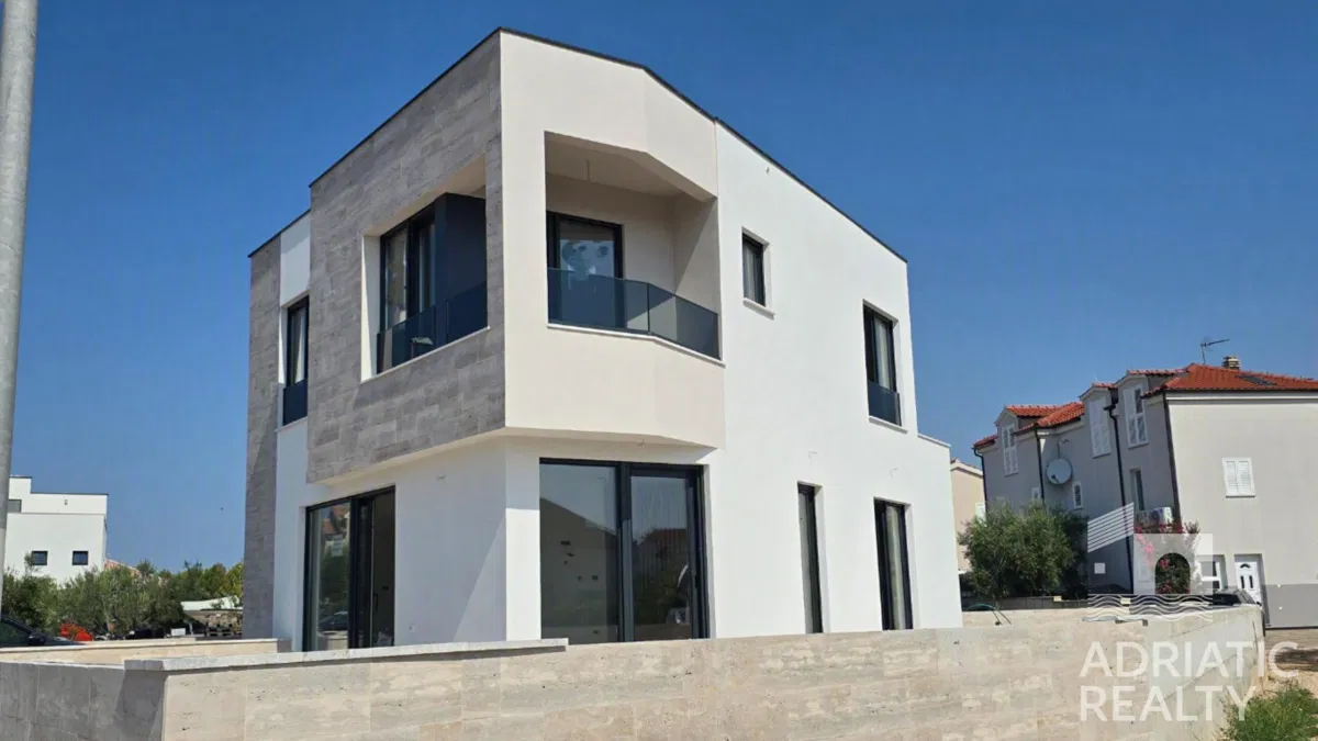 Srima, Vodice, moderna samostojeća kuća s bazenom
