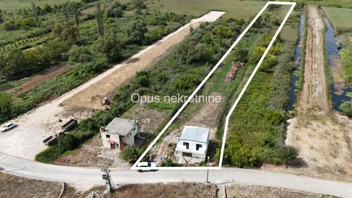 Metkovic- kuca s prostranom okucnicom 5580 m2