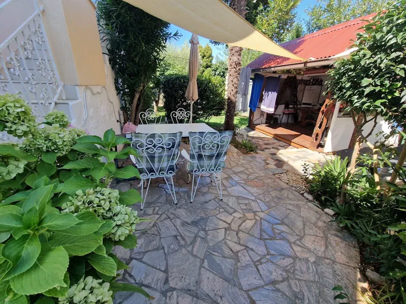 Stan s velikim vrtom blizu mora – Novigrad