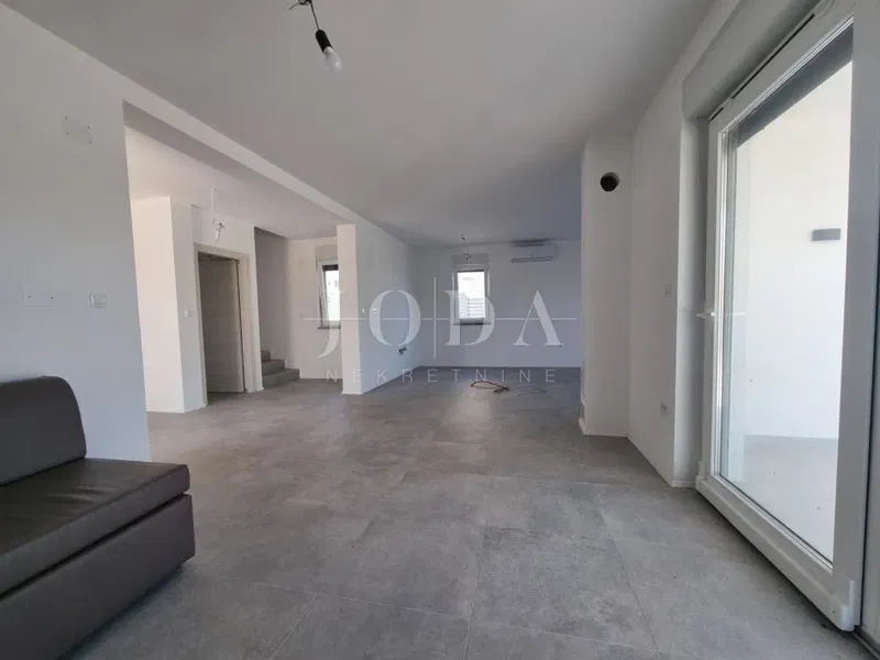 Moderna nuova costruzione nel centro dell'isola di Krk – 2
