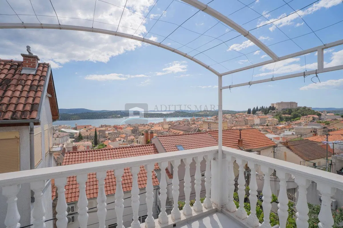 Šibenik, Varoš – dvosobni stan s pogledom na more