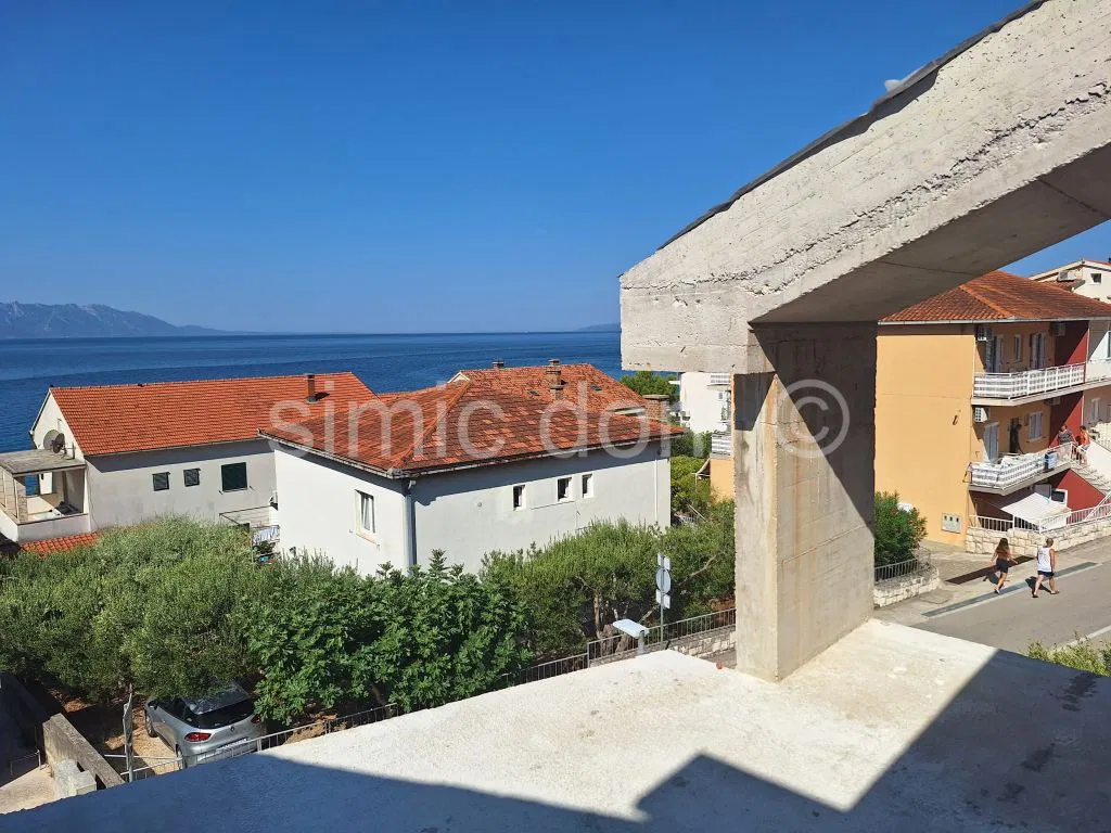 Nov penthouse s pogledom na more, Gradac