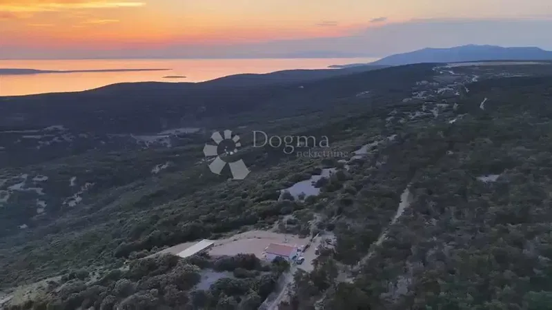 Cres, Ustrine poljoprivredno zemljište