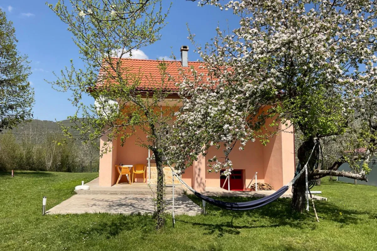 Casa in campagna con ampio giardino