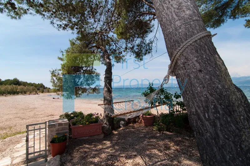 BR1774 - Vila 1. red do mora, na samoj plaži – Otok Brač