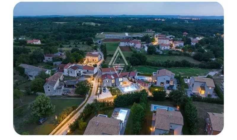 ISTRIAN KŐHÁZ TERVEZŐ ROVINJ KÖZELÉBEN