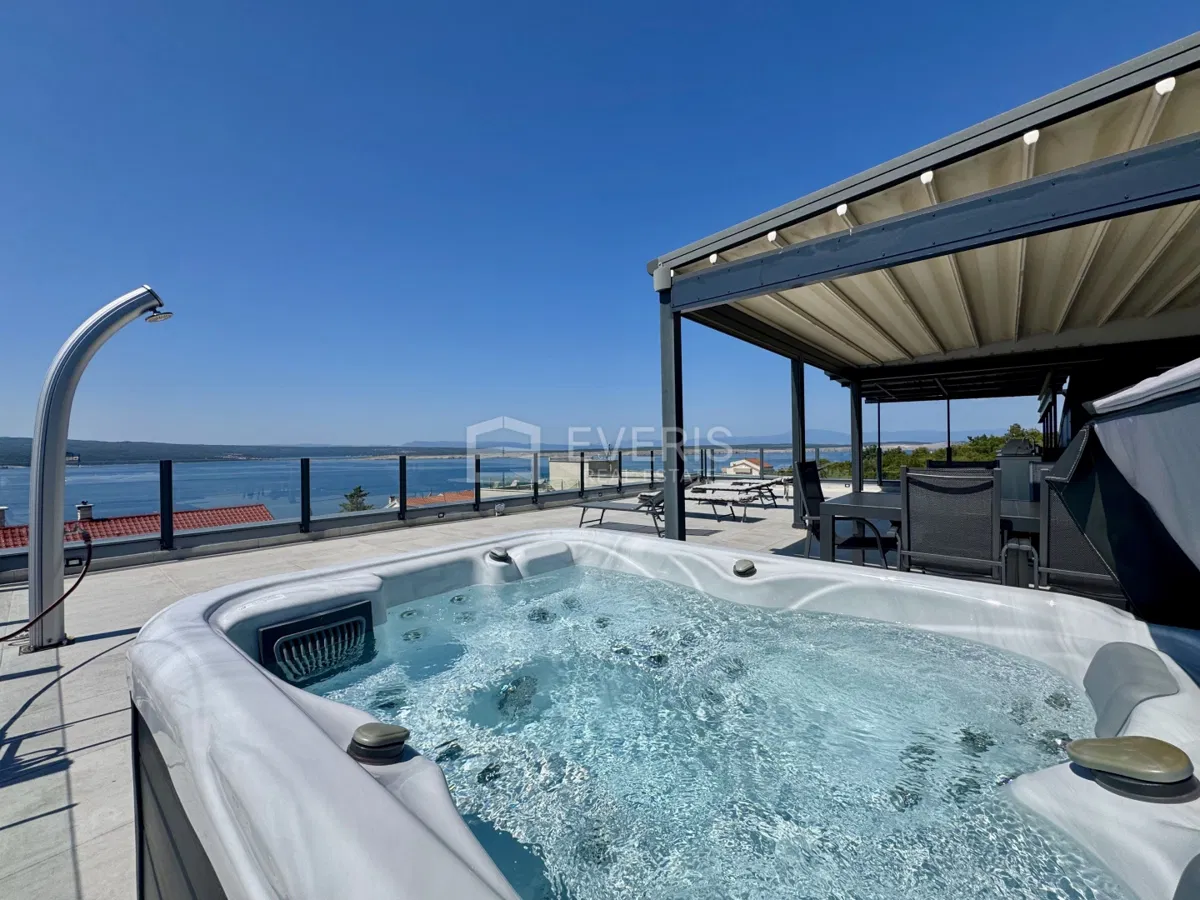 Penthouse + stan s garažom, 300m od mora, Dramalj
