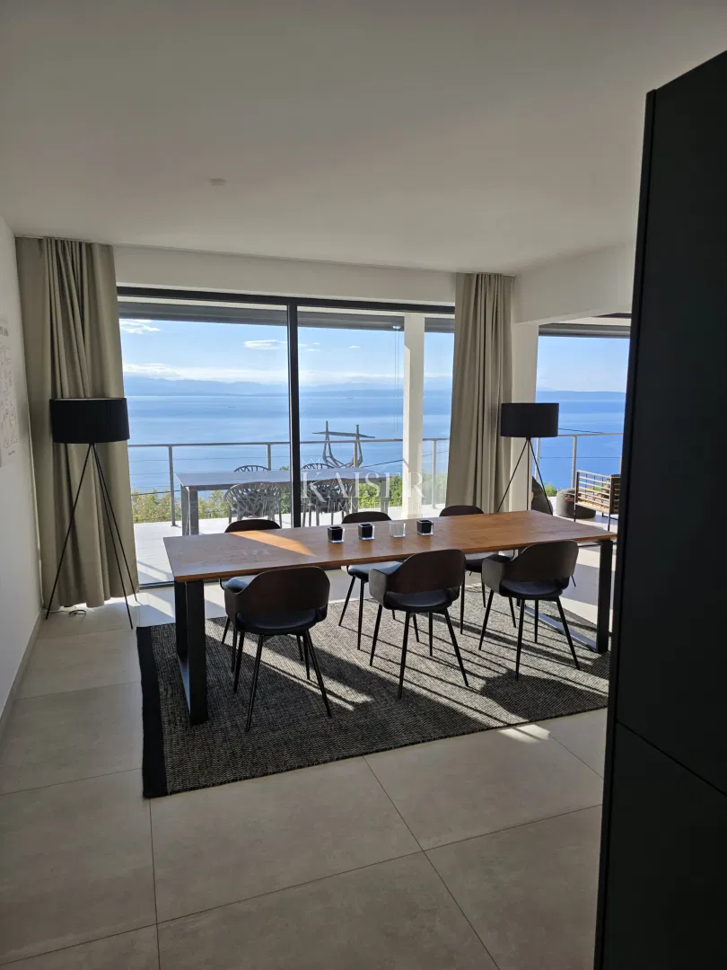 Lovran, luxus apartman medencével és panorámás kilátással a tengerre