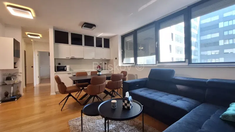 Sale, Špansko, renovated two-room apartment, 48.17 m², 3rd floor, parking – 2