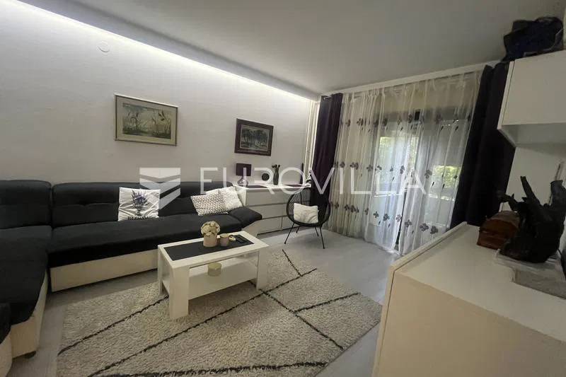Slavonski Brod, naselje Slavonija stan 82 m² prvi kat