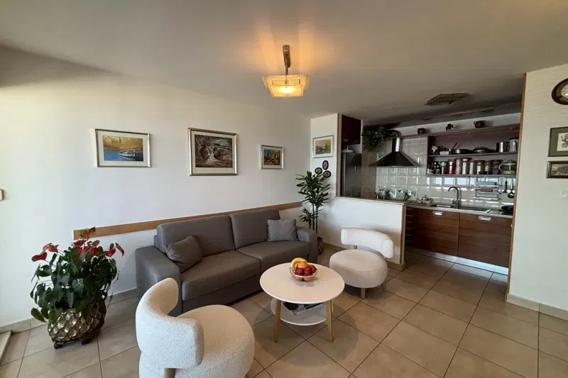 Two bedroom apartment in a prime location with spectacular sea view – 2