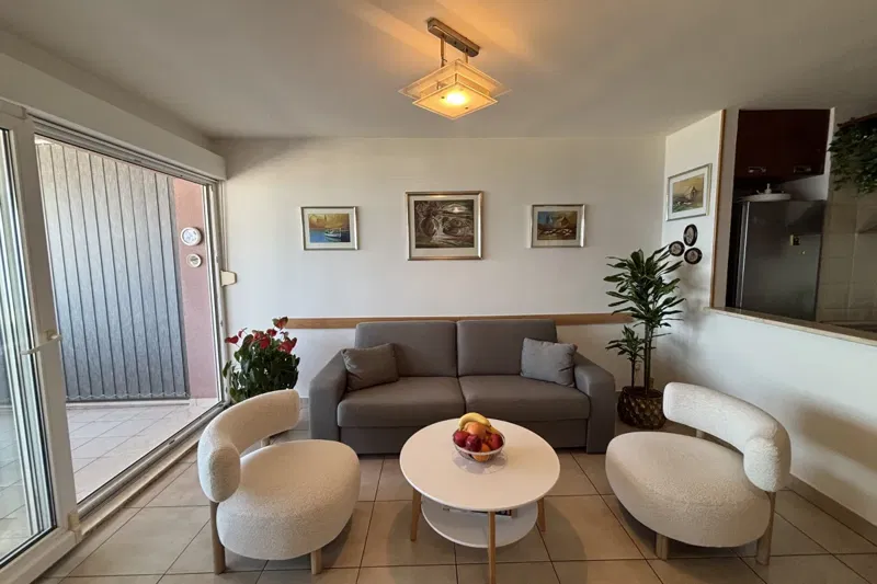 Two bedroom apartment in a prime location with spectacular sea view – 3